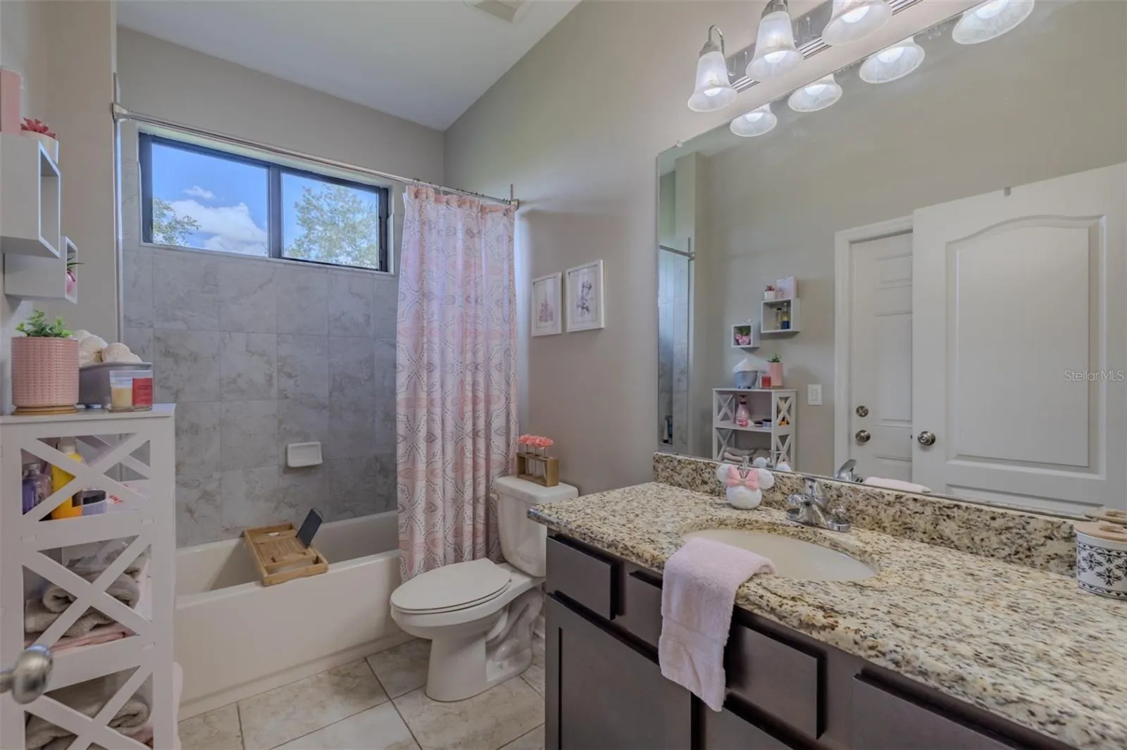 Full bath adjacent to bedroom 2