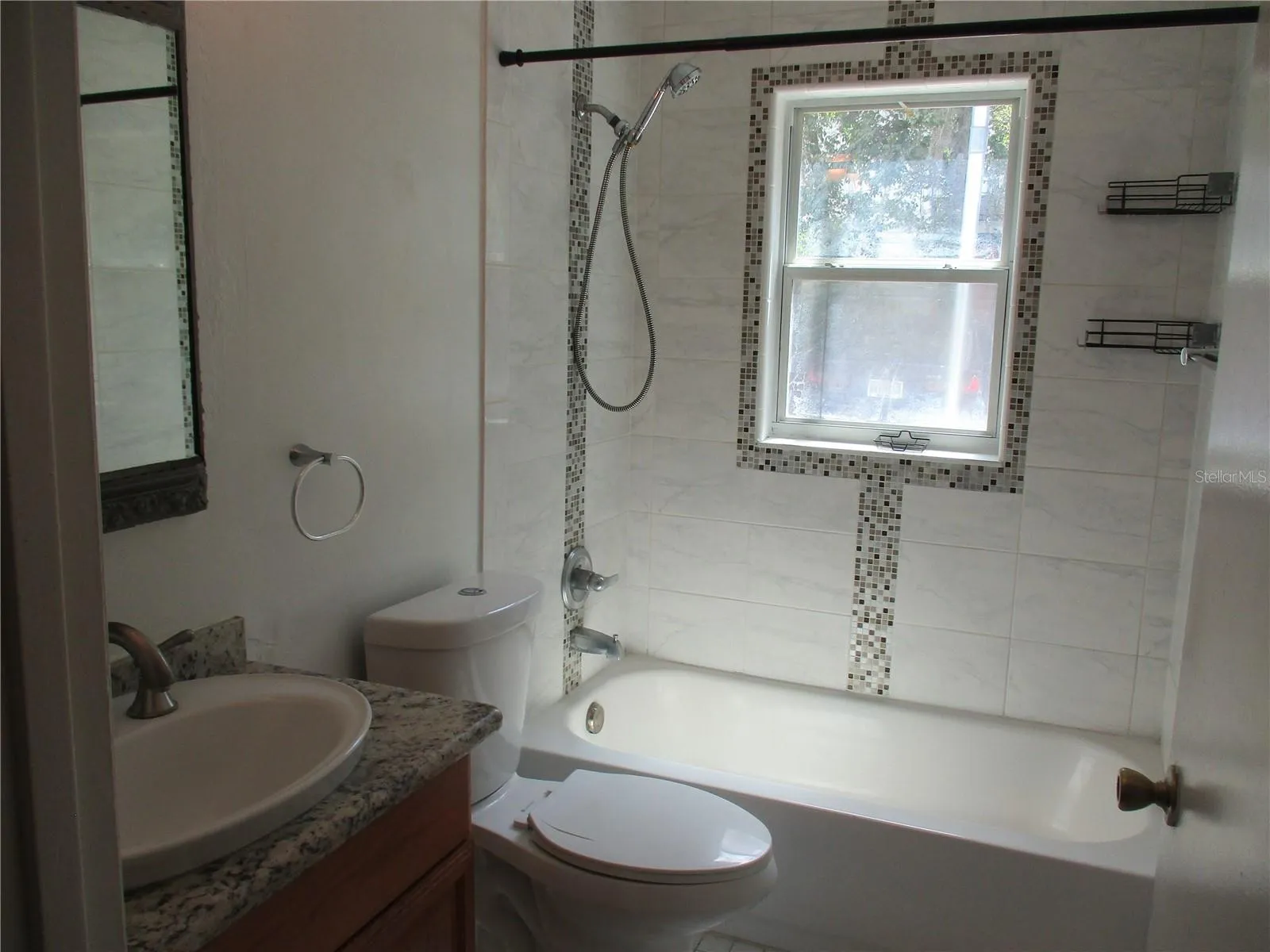 Bathroom with tub/shower