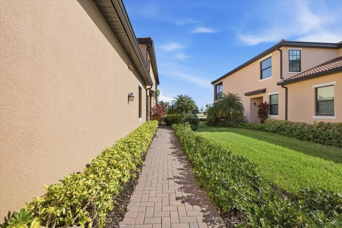 10792 Walkway