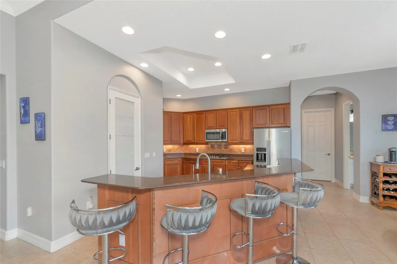 Large breakfast bar