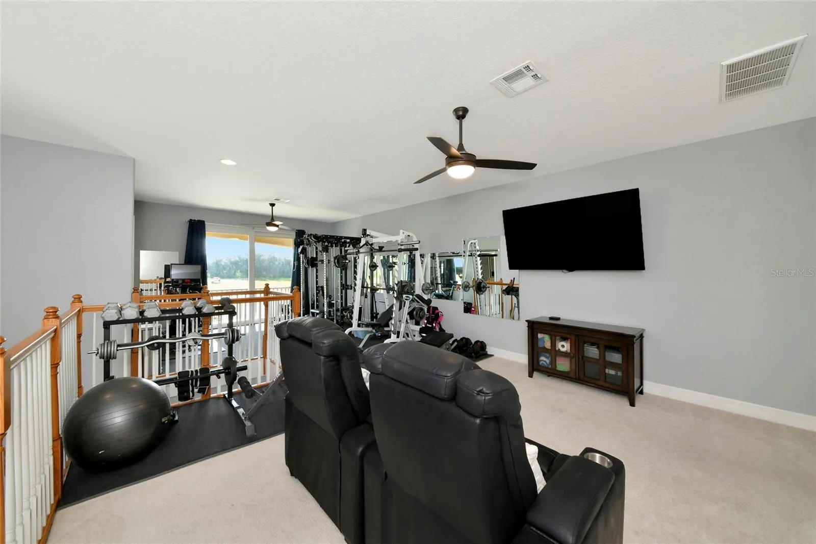 upstairs bonus room with balcony and full bath
