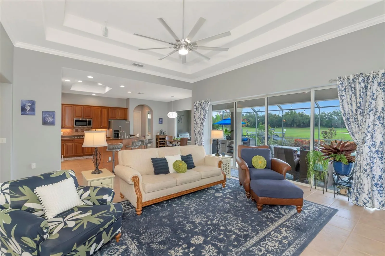 Sliding glass door pocket to open the whole space