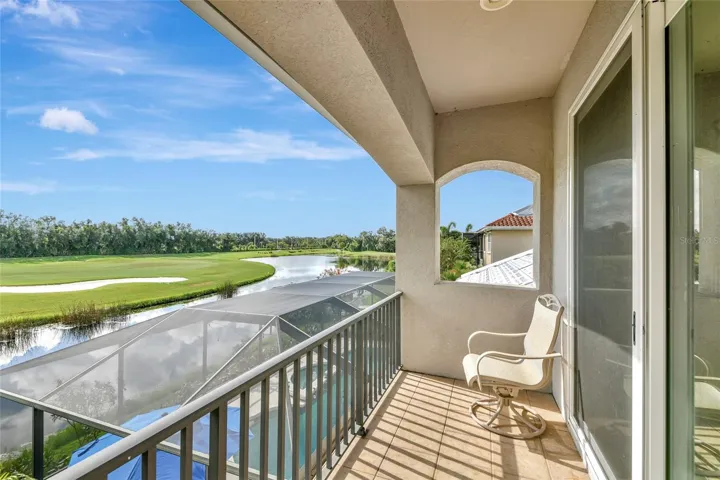 upstairs balcony with golf course views