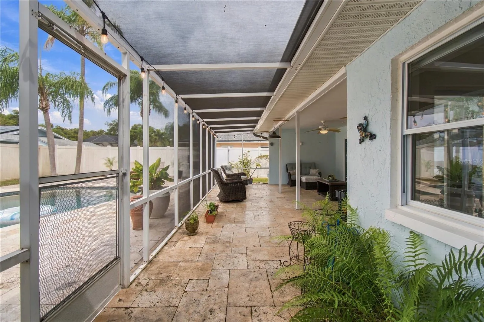 Largo lanai for family living