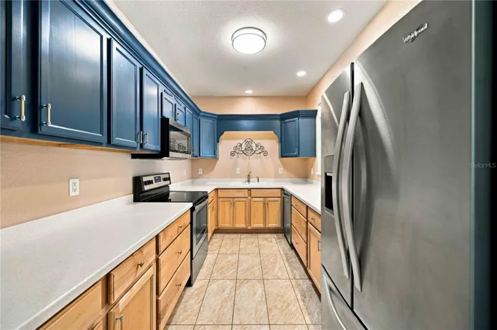 lots of cabinet space