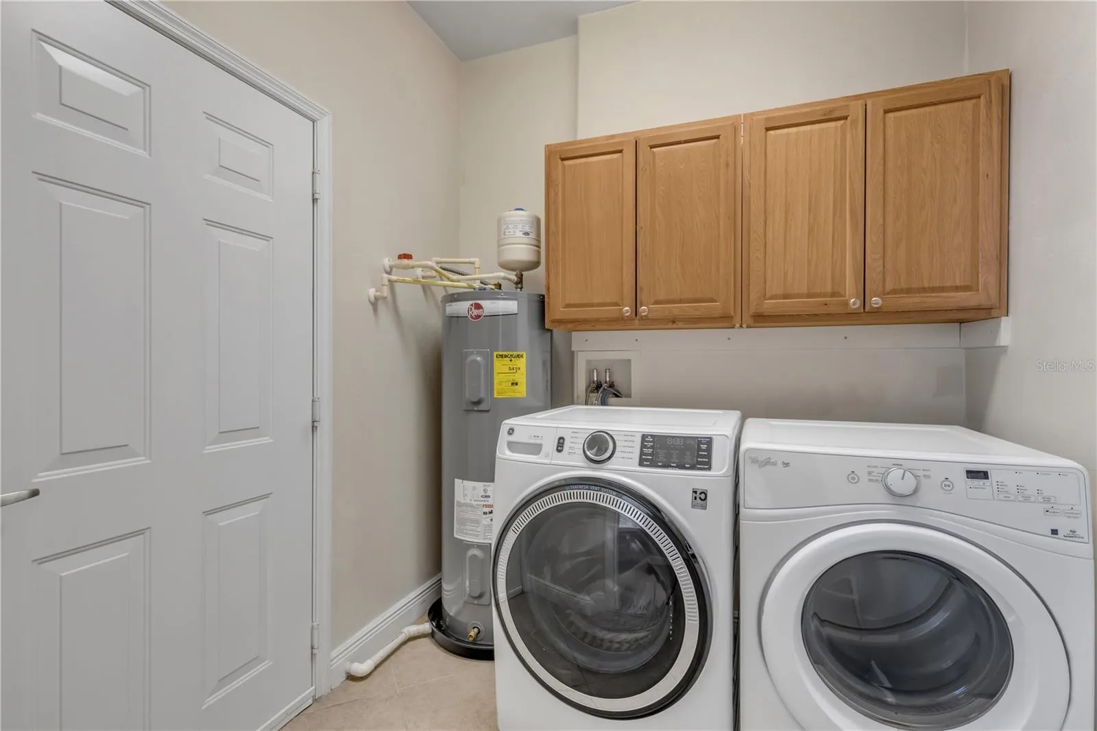 laundry room, utility room
