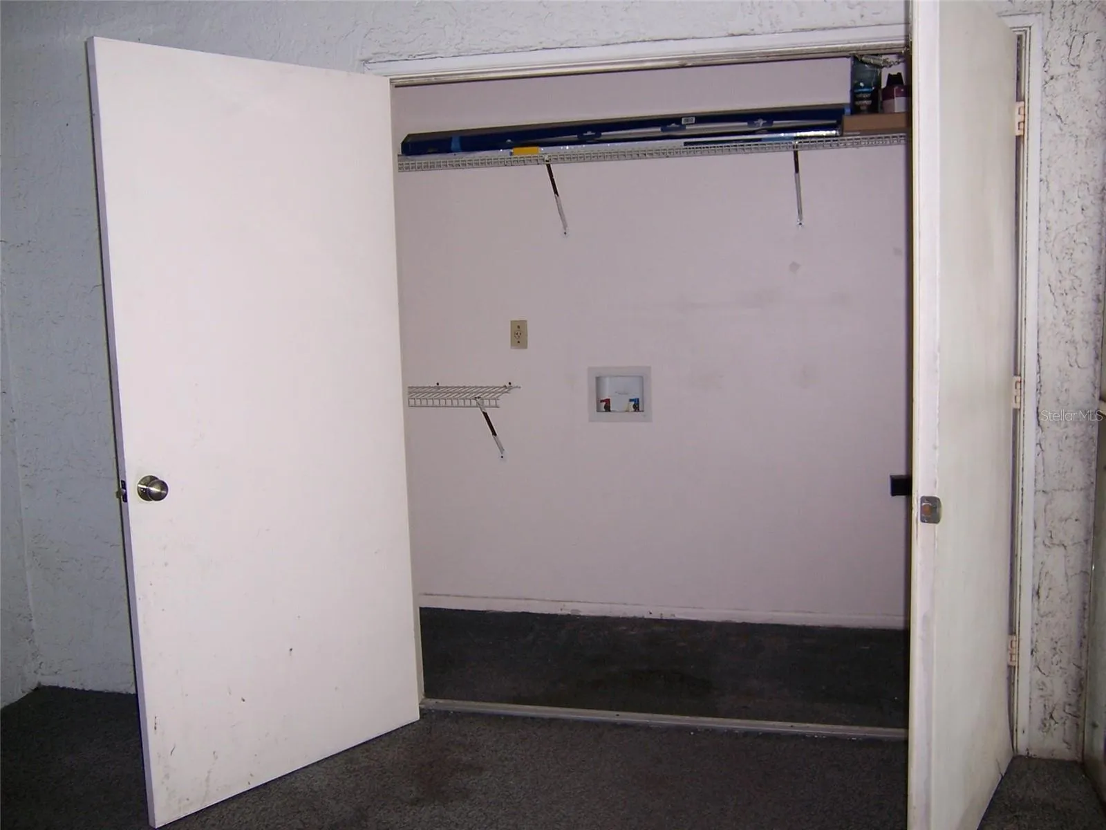 Washer/ Dryer Hookups