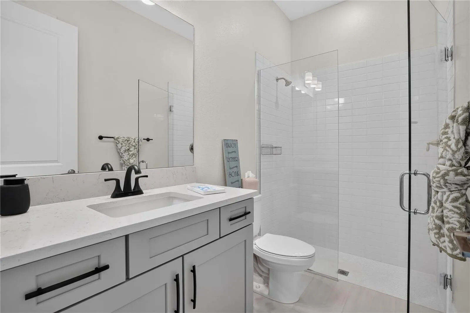 En Suite Bath 3