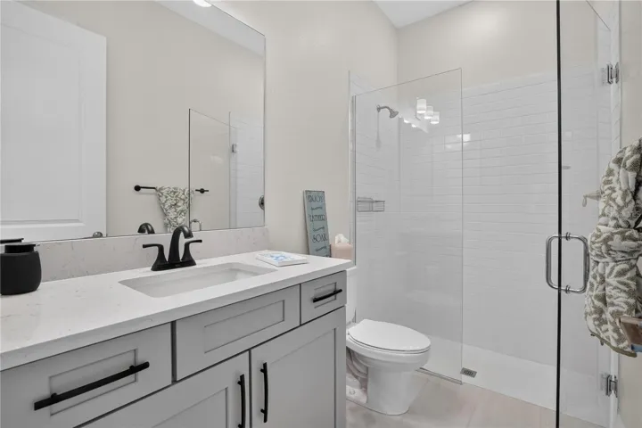 En Suite Bath 3