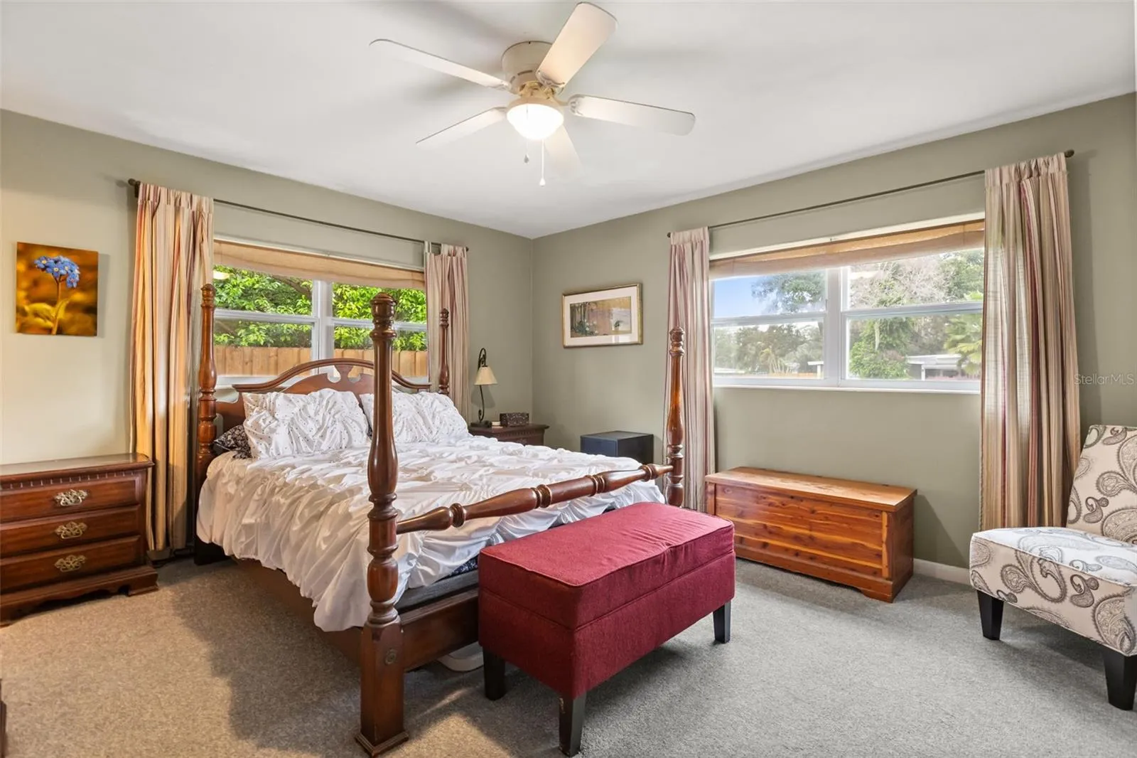 Large primary bedroom.
