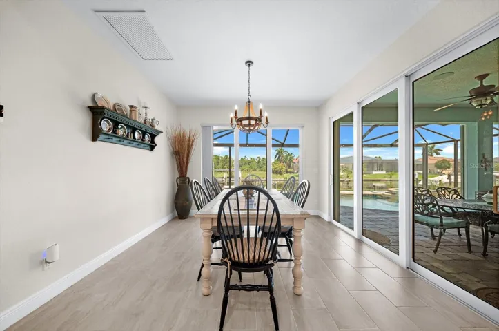 Seamless Indoor-Outdoor Dining!