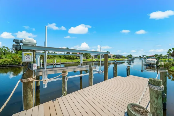 10K LB Boat Lift With Water &amp; Electric!