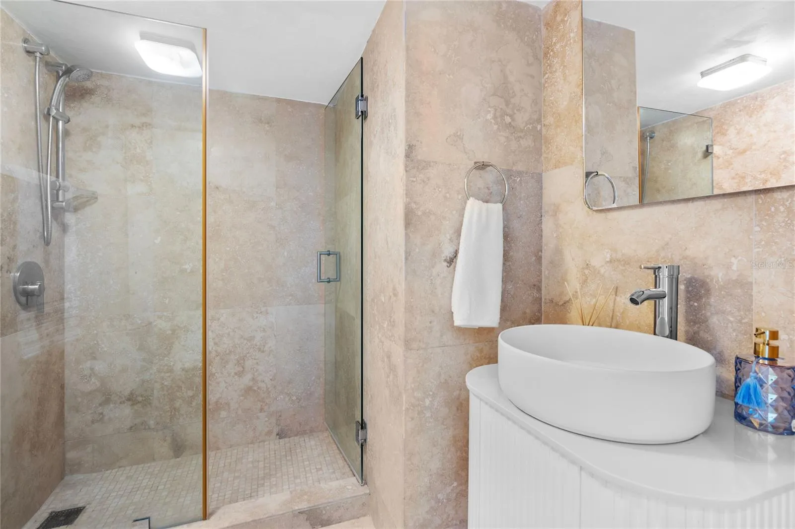 Full Bathroom 2
