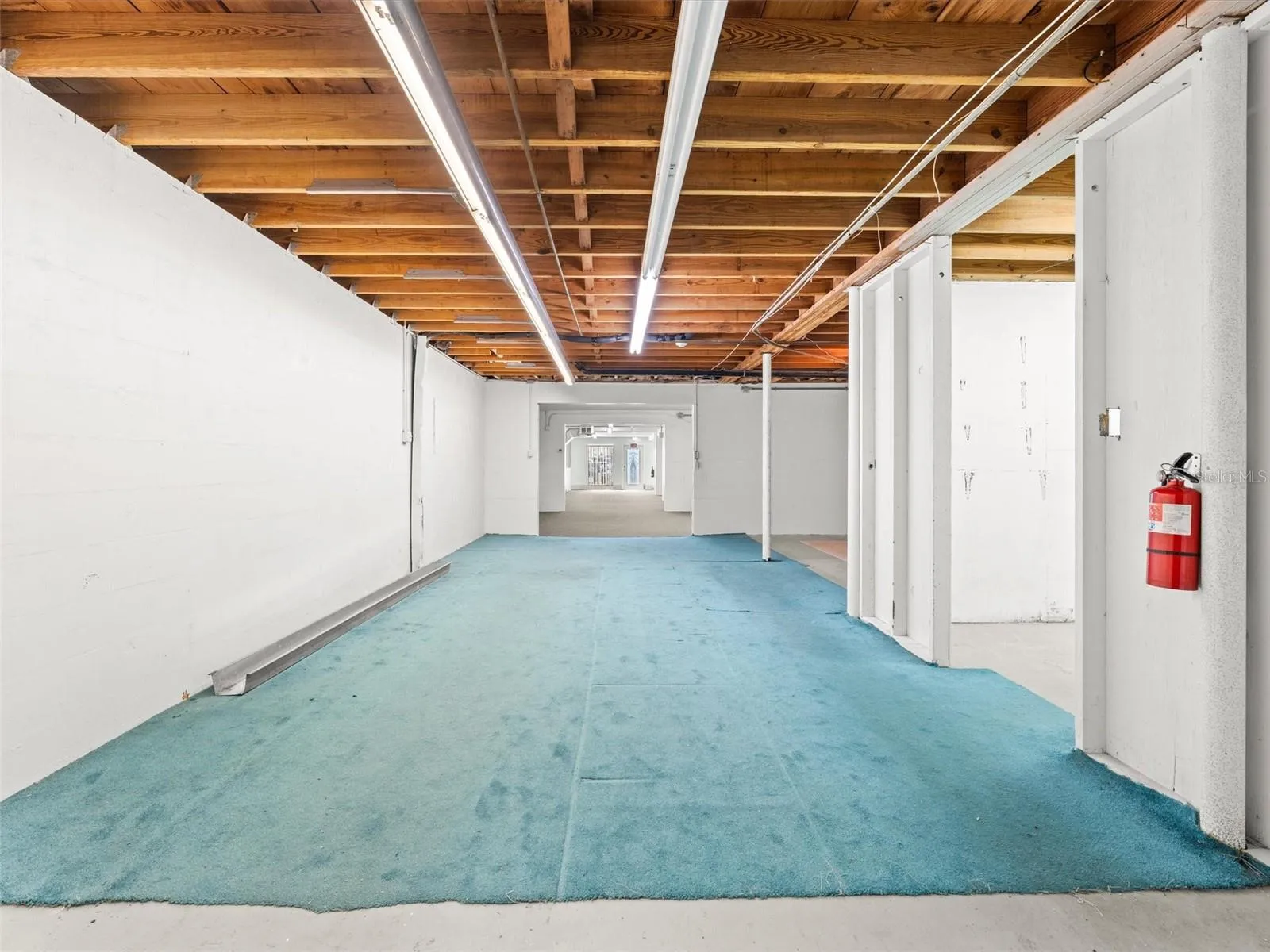 Bottom commercial space