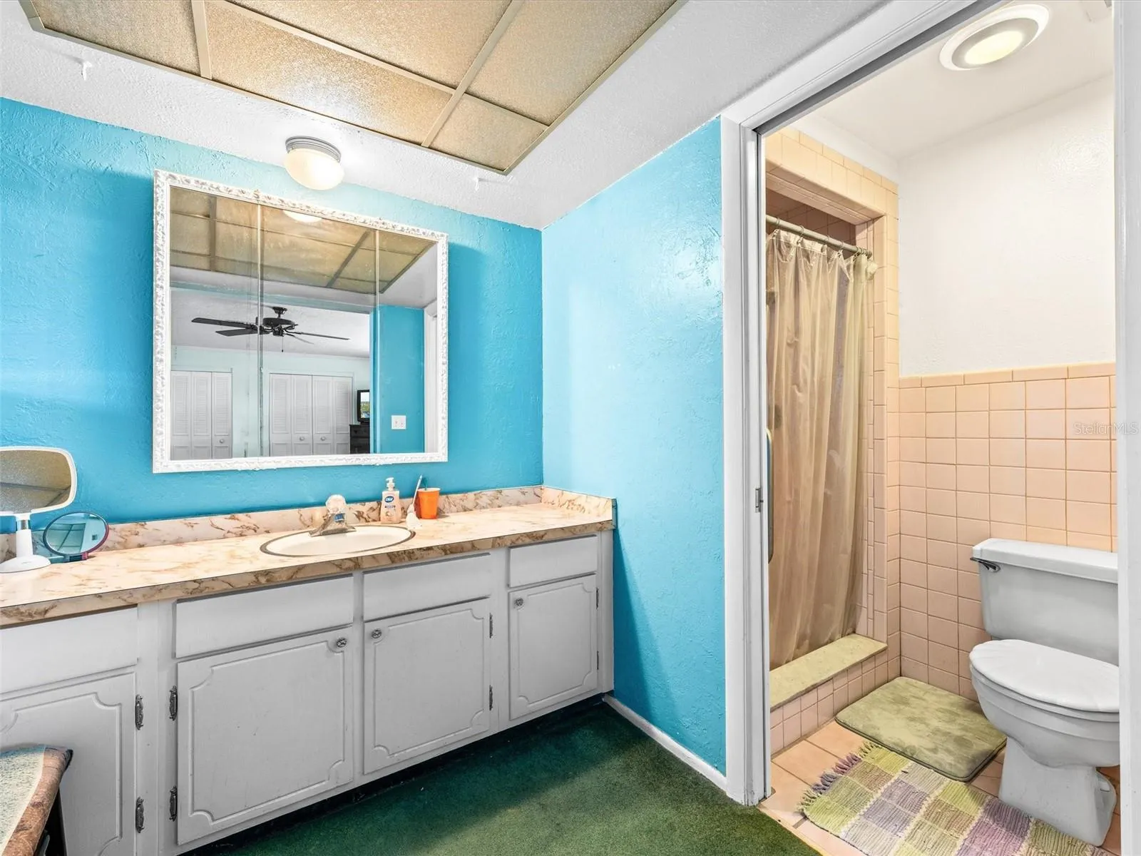 Back apartment Primary Bathroom