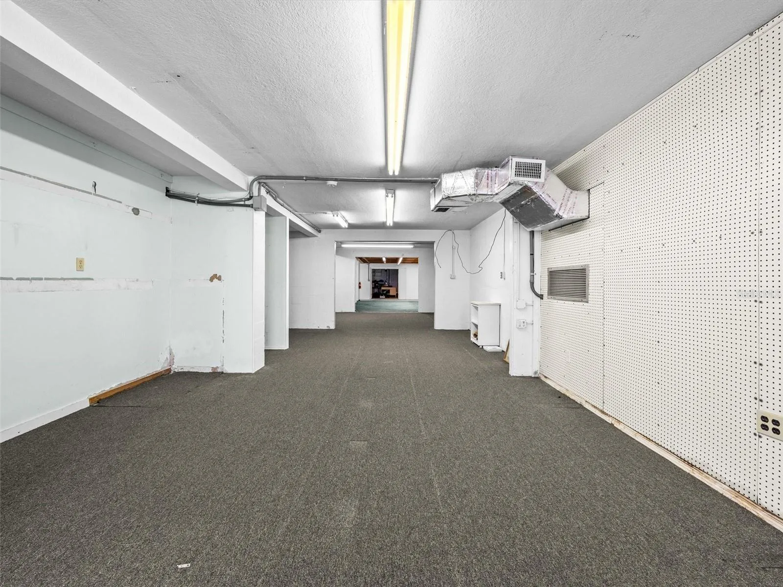 Bottom commercial space