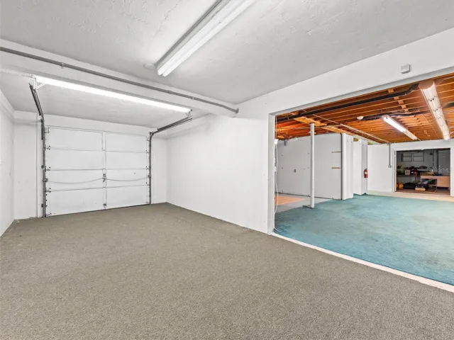 Bottom commercial space