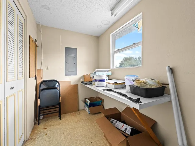 Back apartment Laundry room
