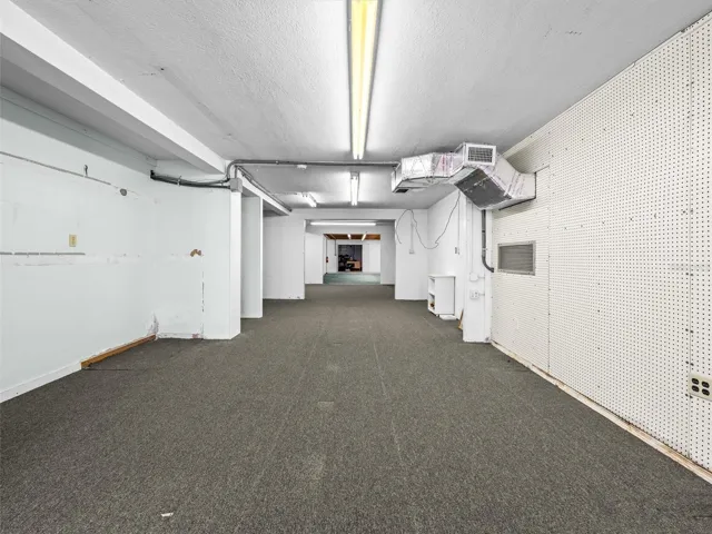 Bottom commercial space