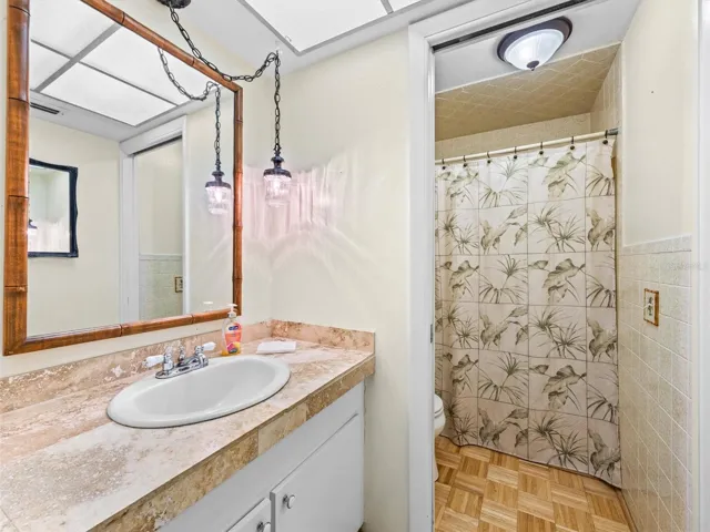 Back Apartment 2nd bathroom