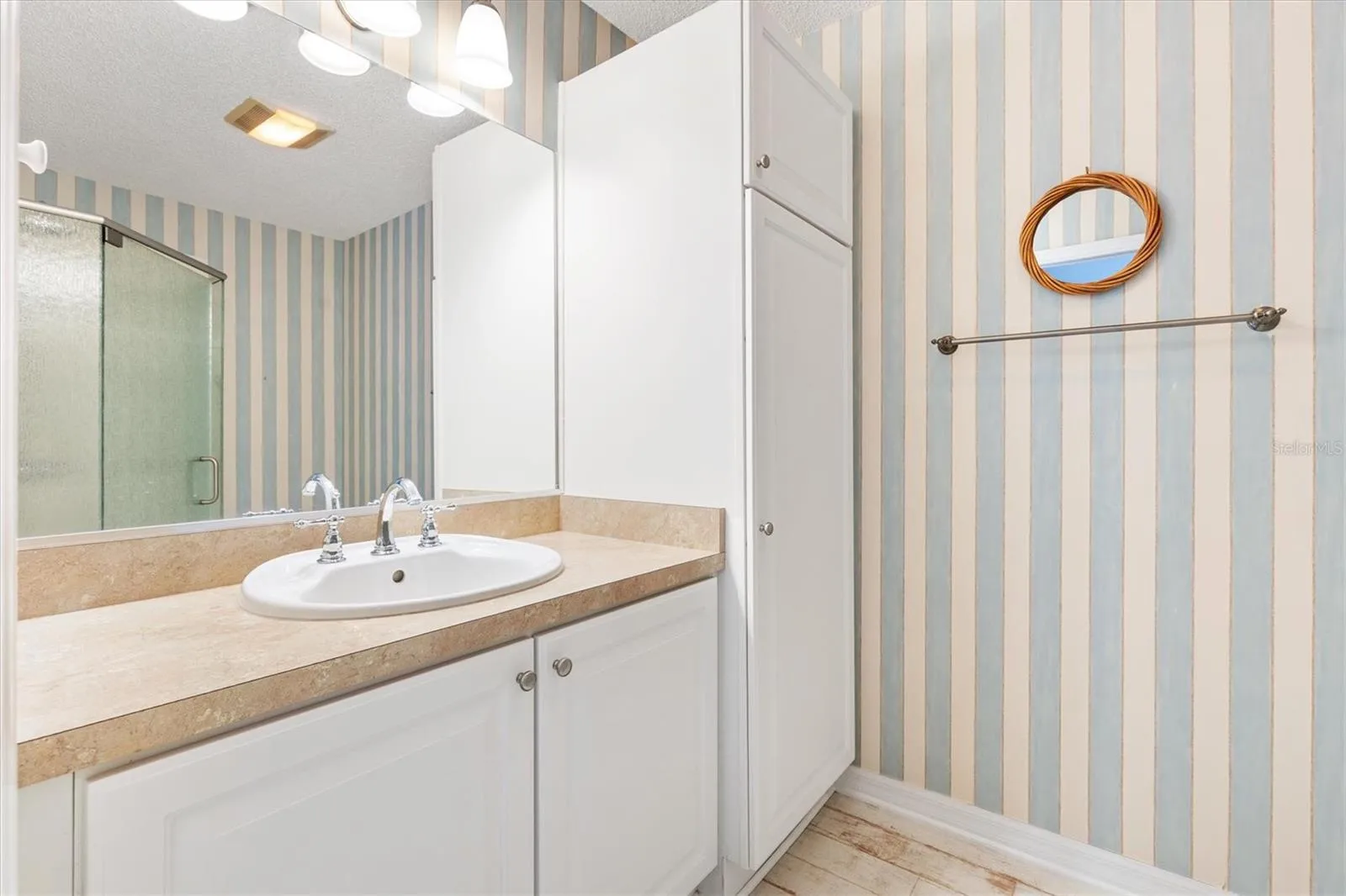 3rd Floor Full Bathroom