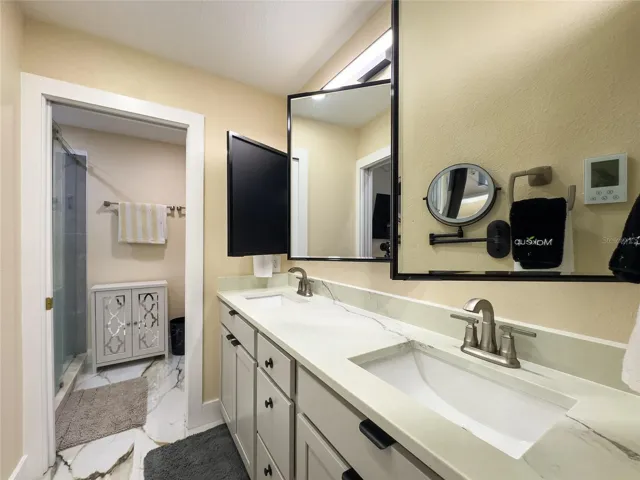 Showing how mirrors open.