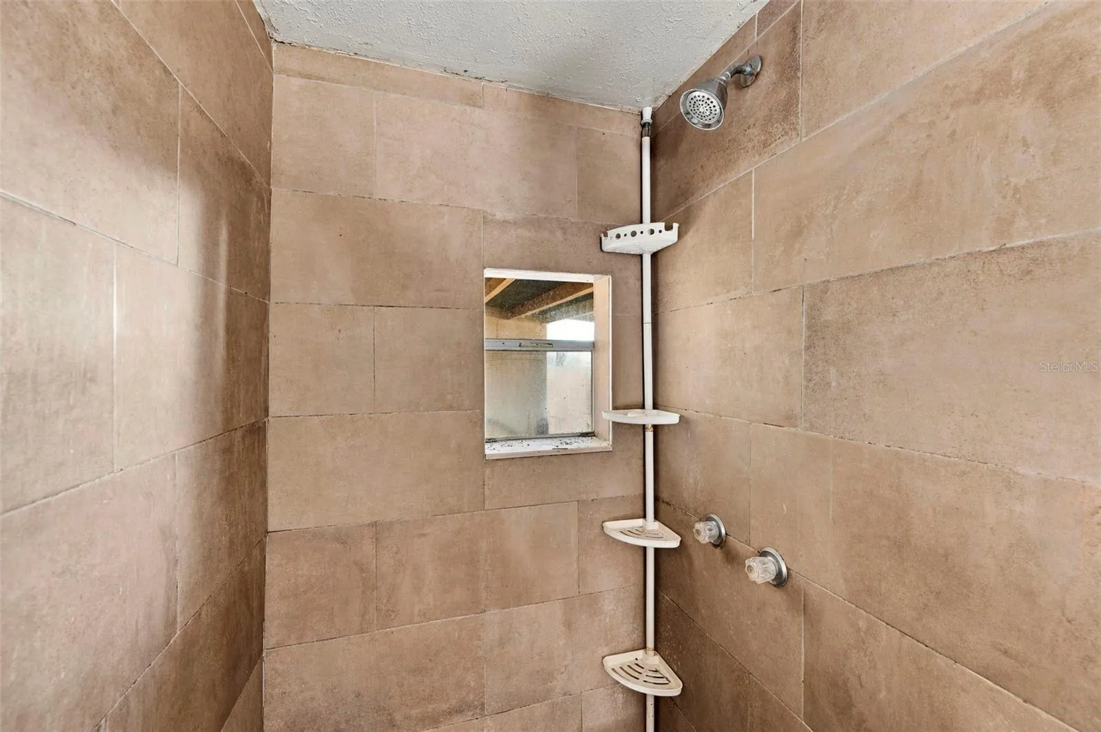 Rear residence – shower