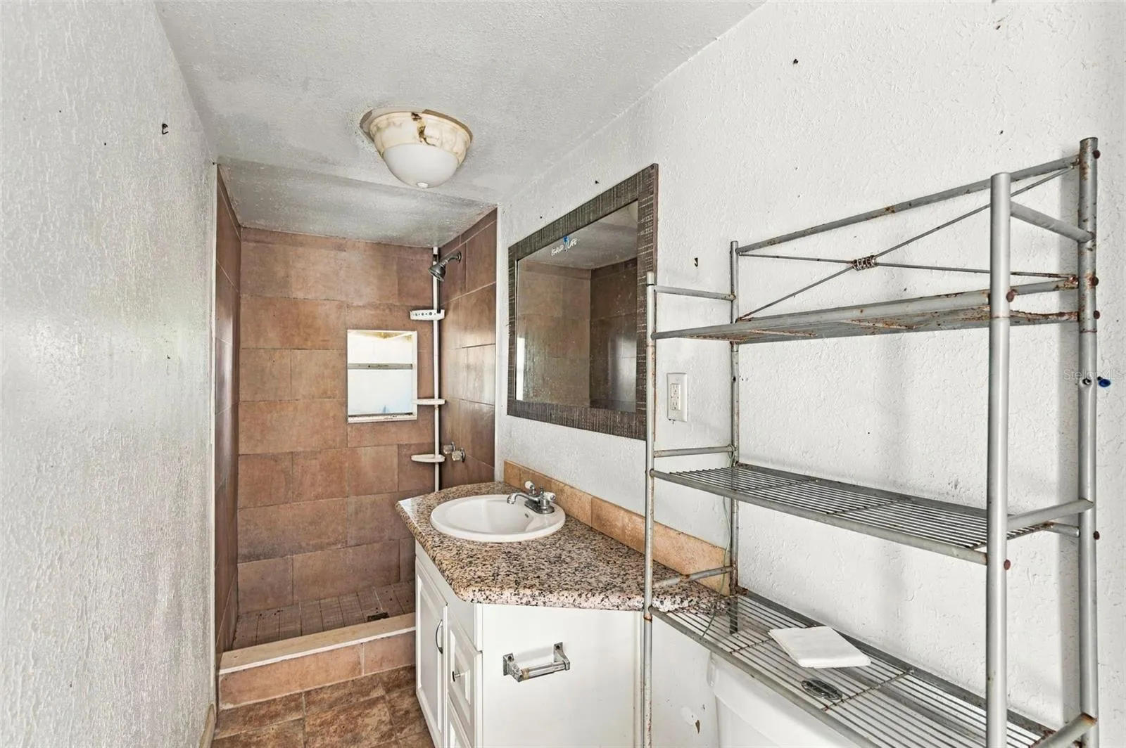 Rear residence – bathroom