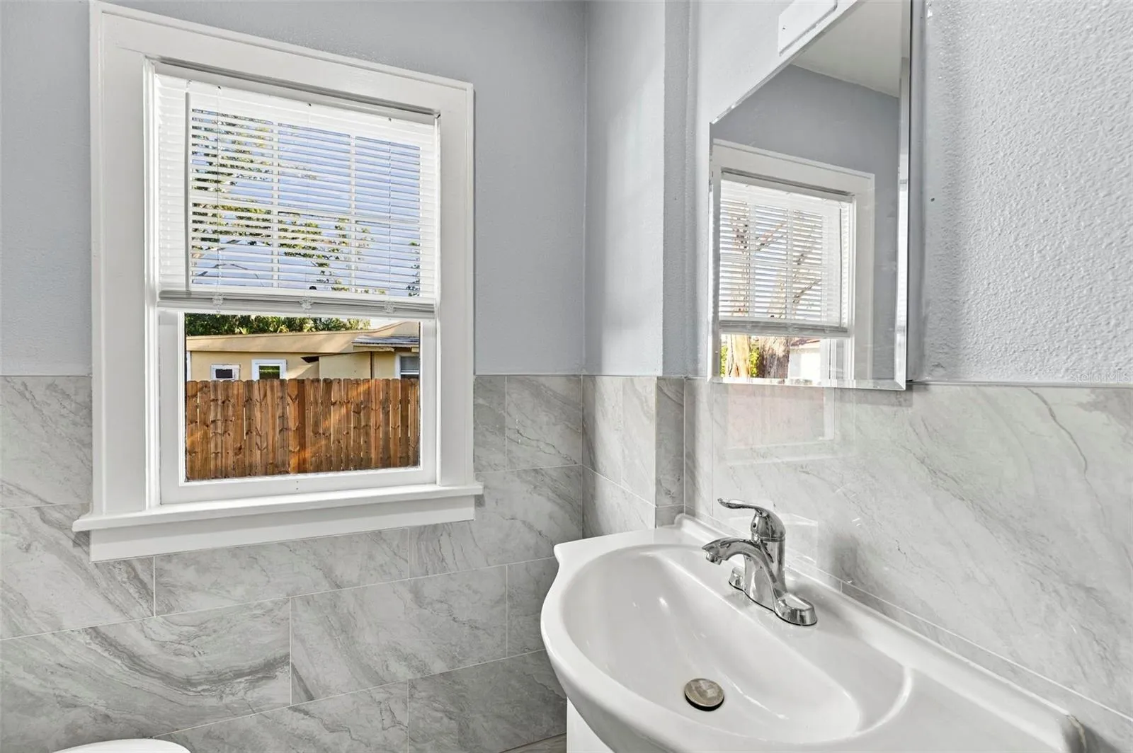 Front residence – bathroom, additional view