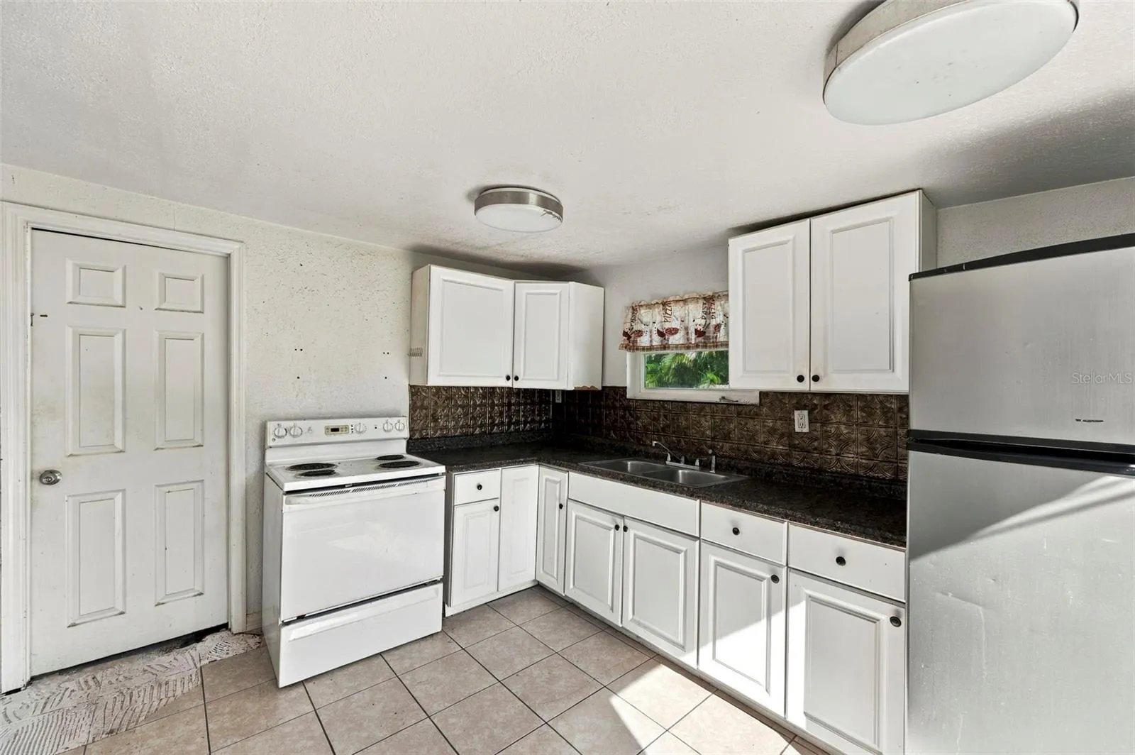 Rear residence – kitchen