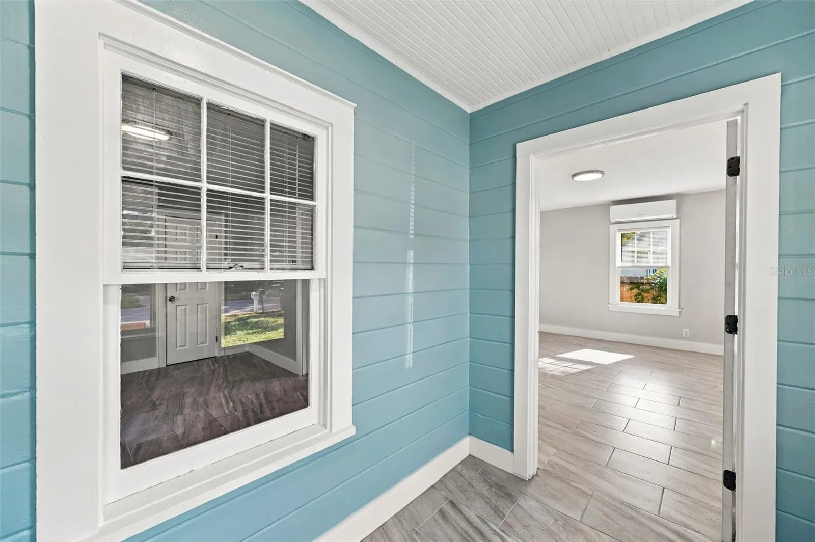 Front residence – entry porch