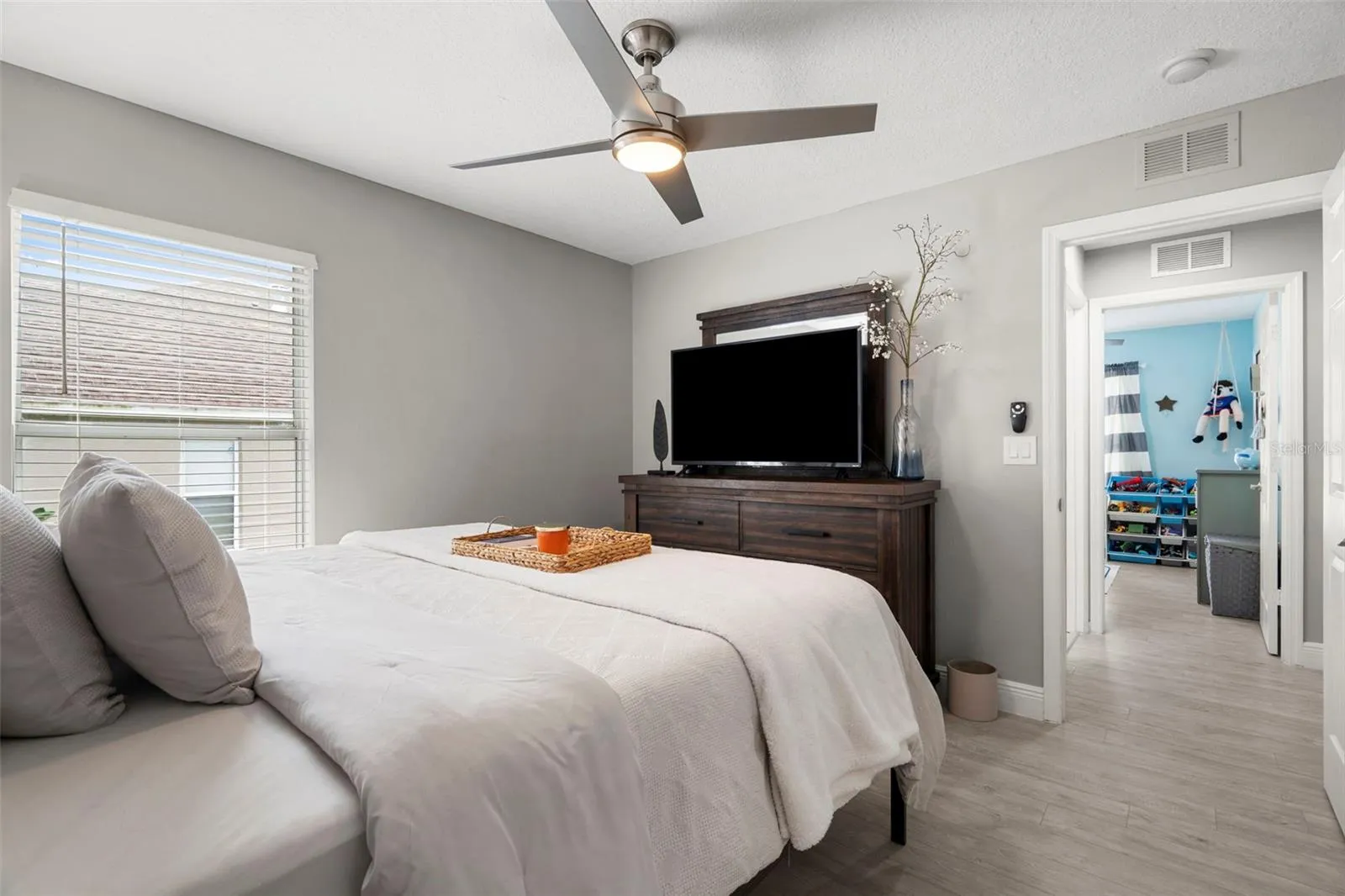 Guest bedroom 1