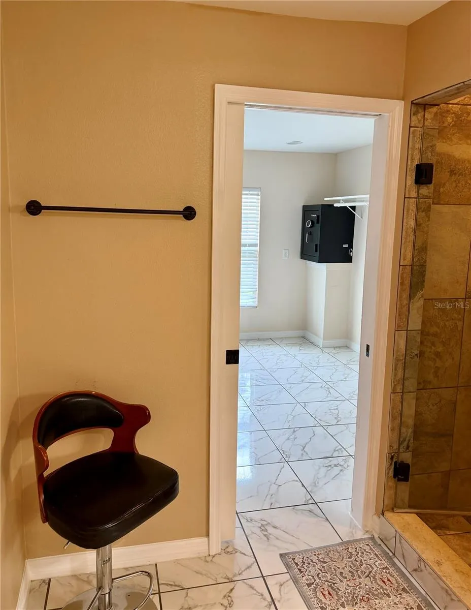 Walking Closet