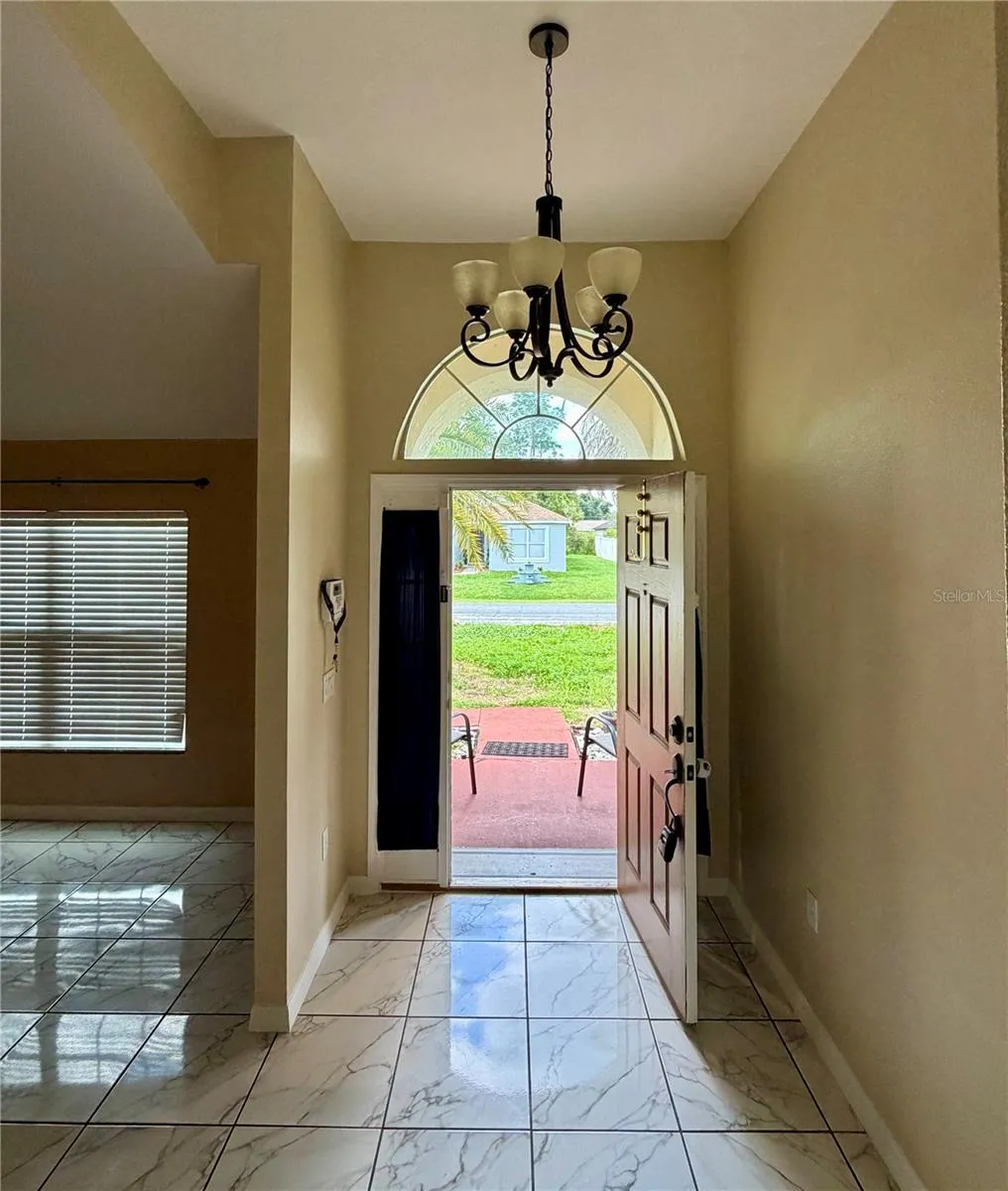 Front Entry/Foyer