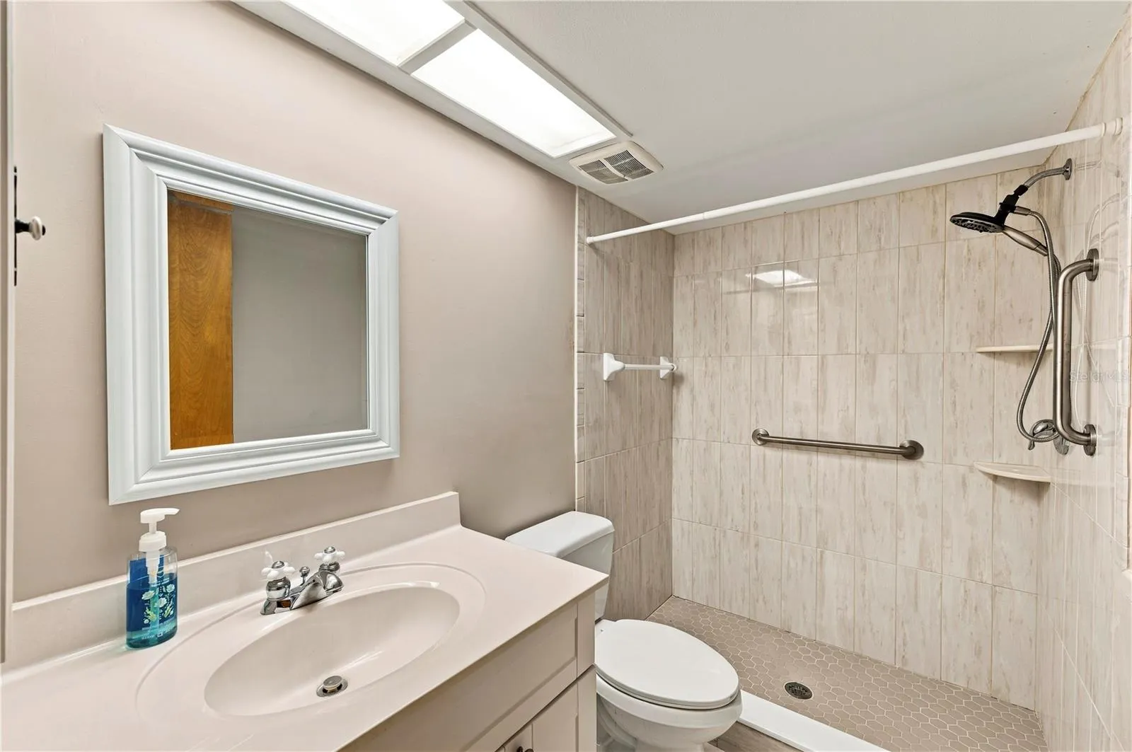 2nd Bathroom