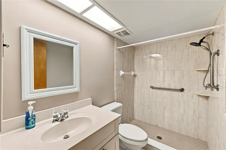 2nd Bathroom