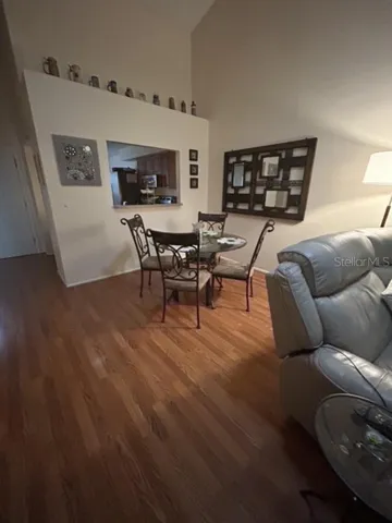 Eating area w/pass through to kitchen.