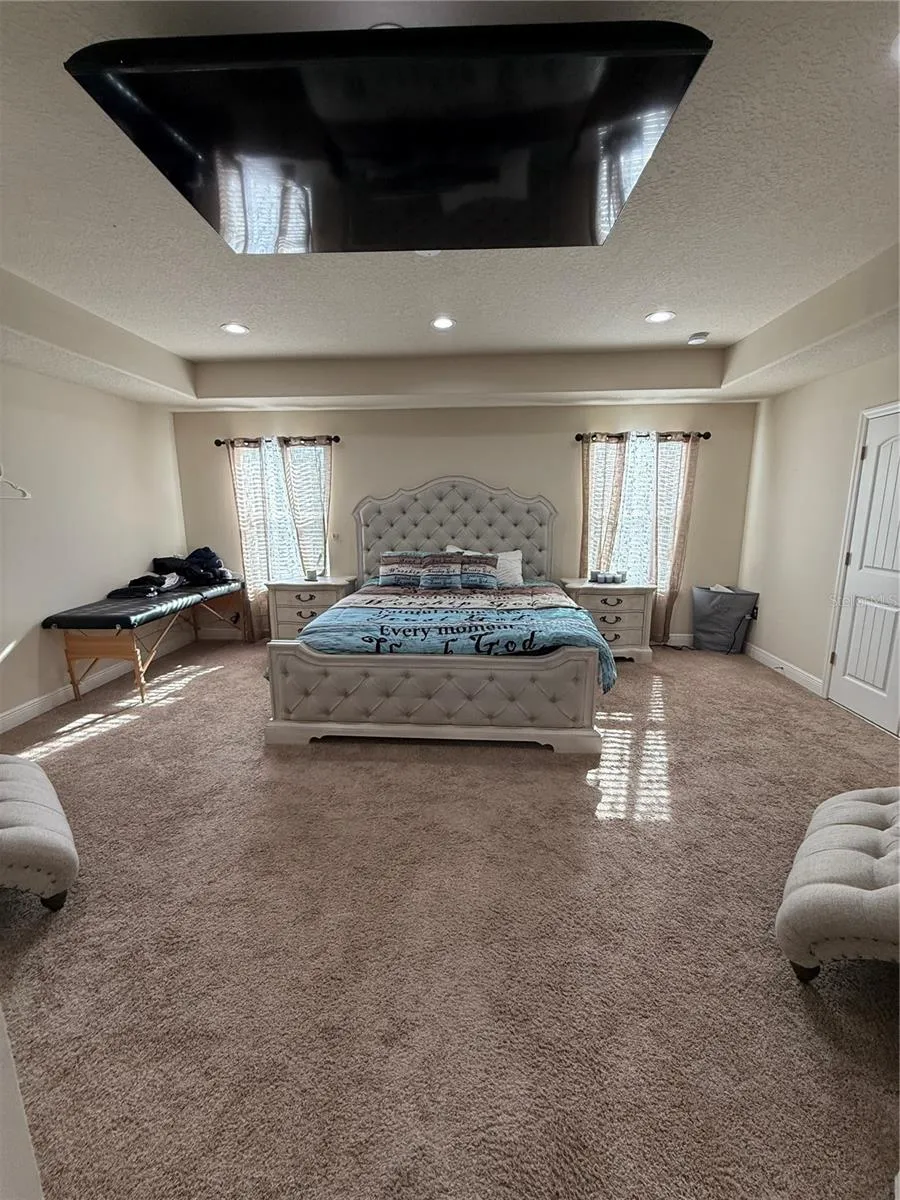 Primary Bedroom (2nd floor)