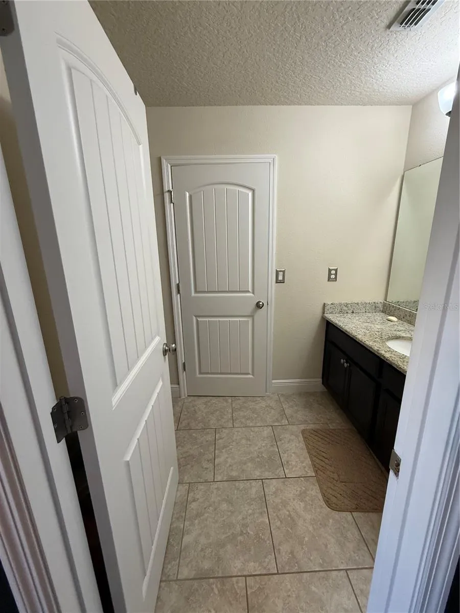 Jack-and-Jill bathroom (2nd floor)