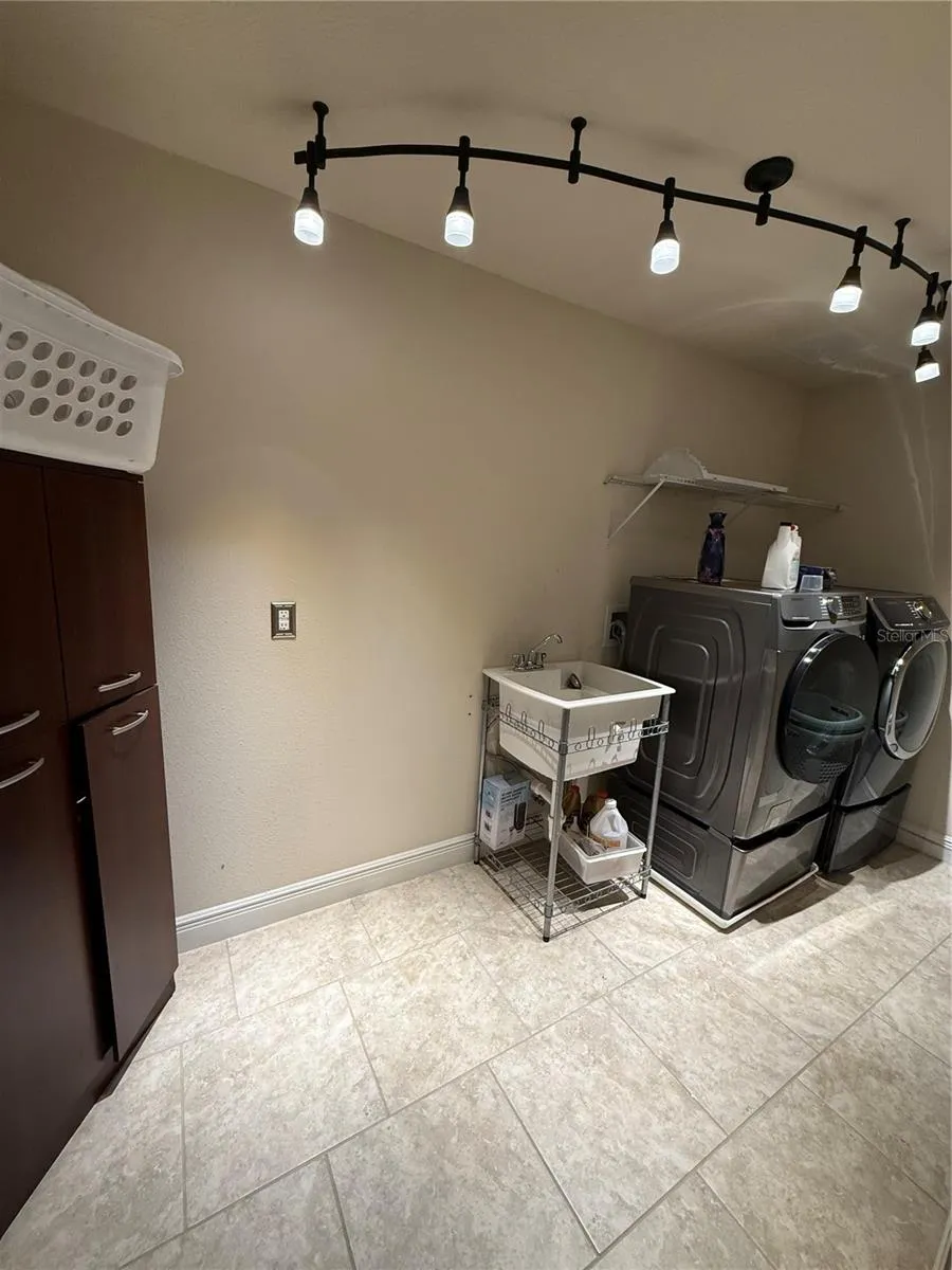 Laundry Room (2nd Floor)