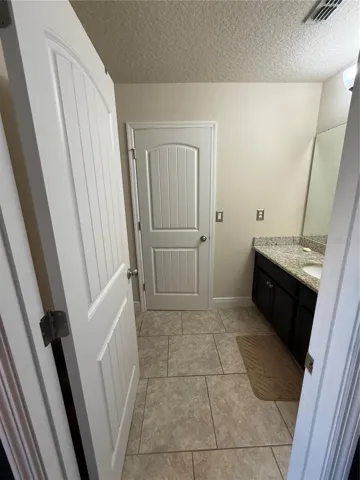 Jack-and-Jill bathroom (2nd floor)