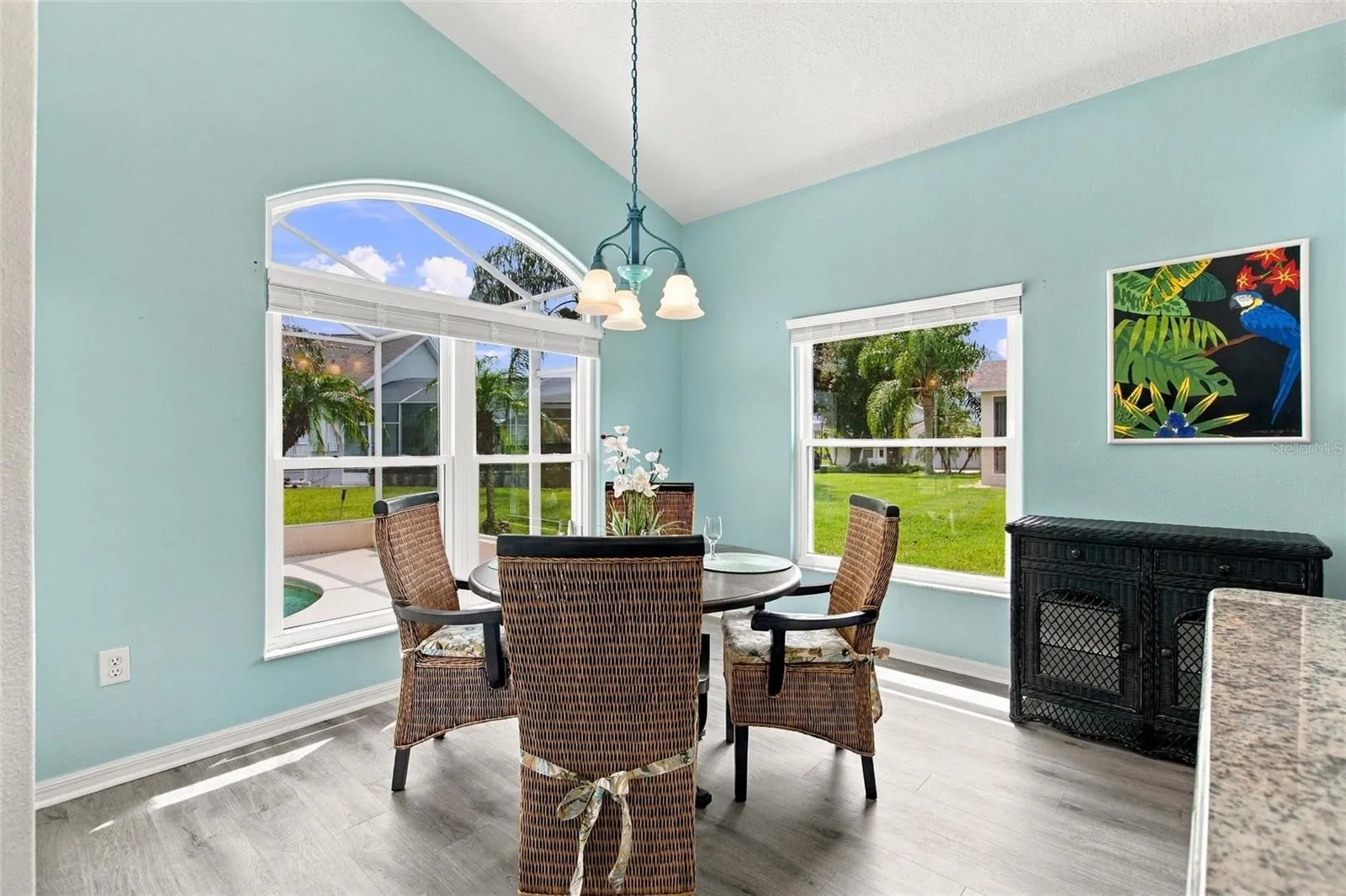 Kitchen dining area