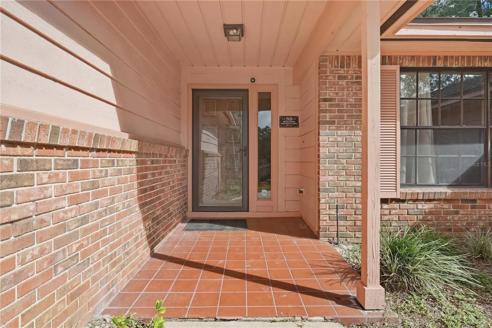 COVERED PORCH