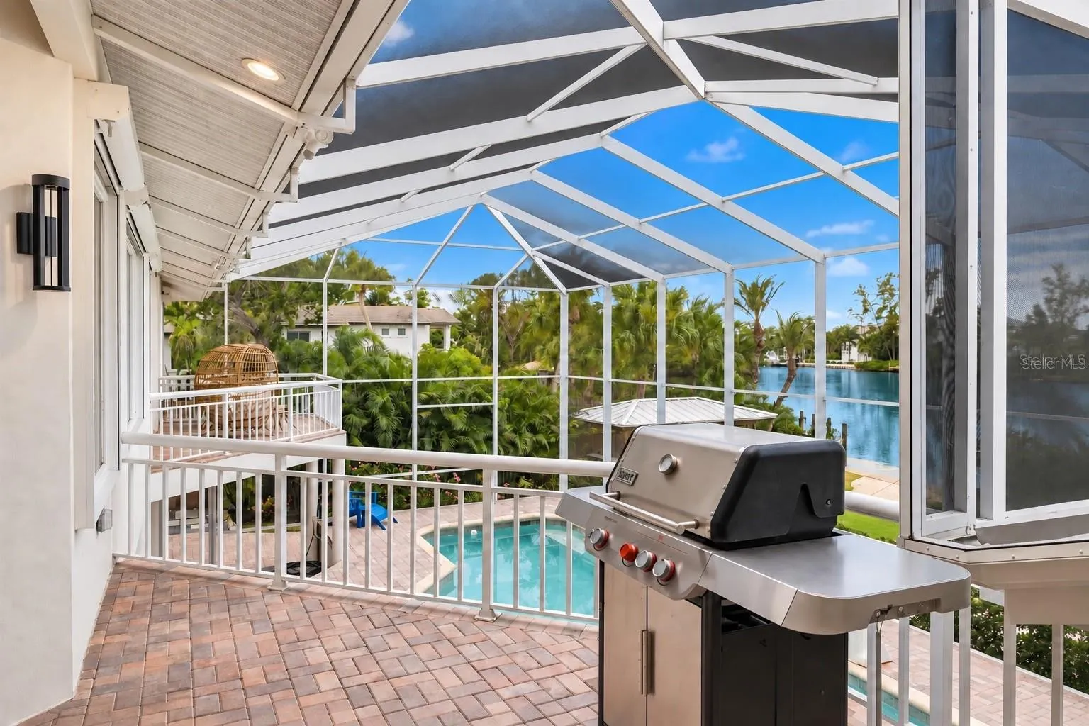 Balcony, access from the kitchen and living room area