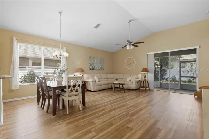 livingroom/2nd dining combo