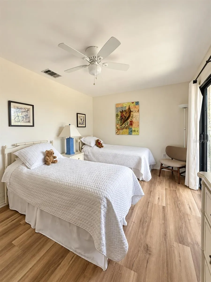 guests bedroom