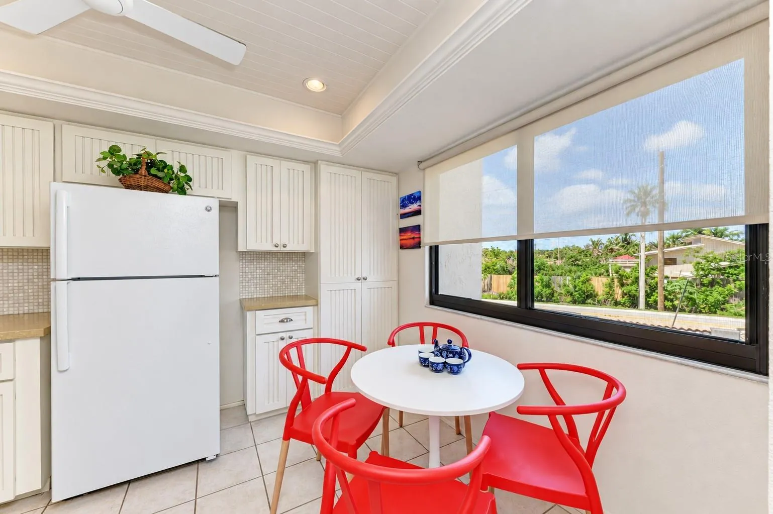kitchen with breakfast area
