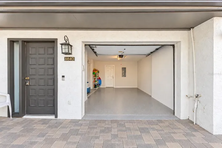oversized 1 car garage