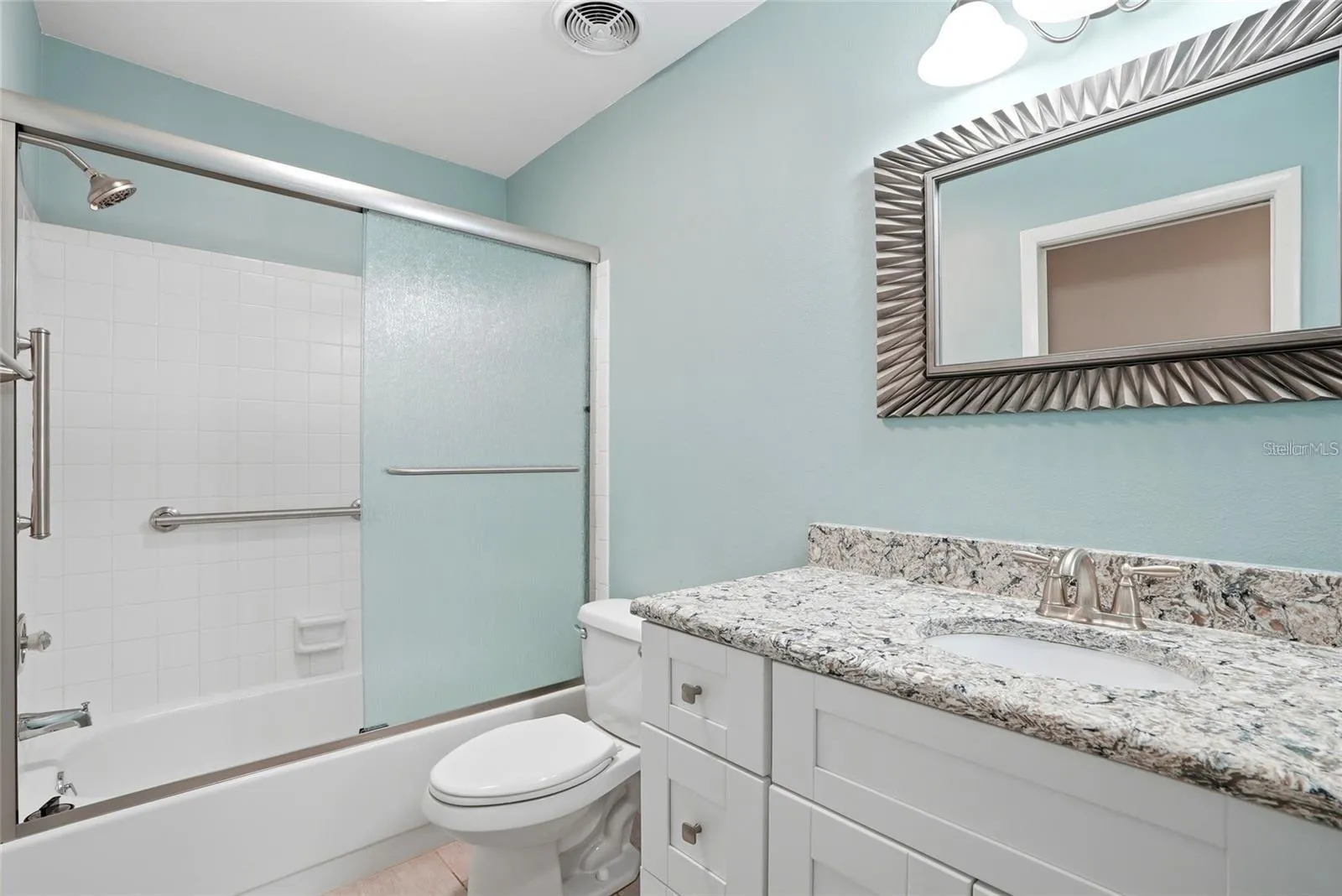 Guest bathroom. Notice how nice the same corian countertops are in the bathrooms as well.