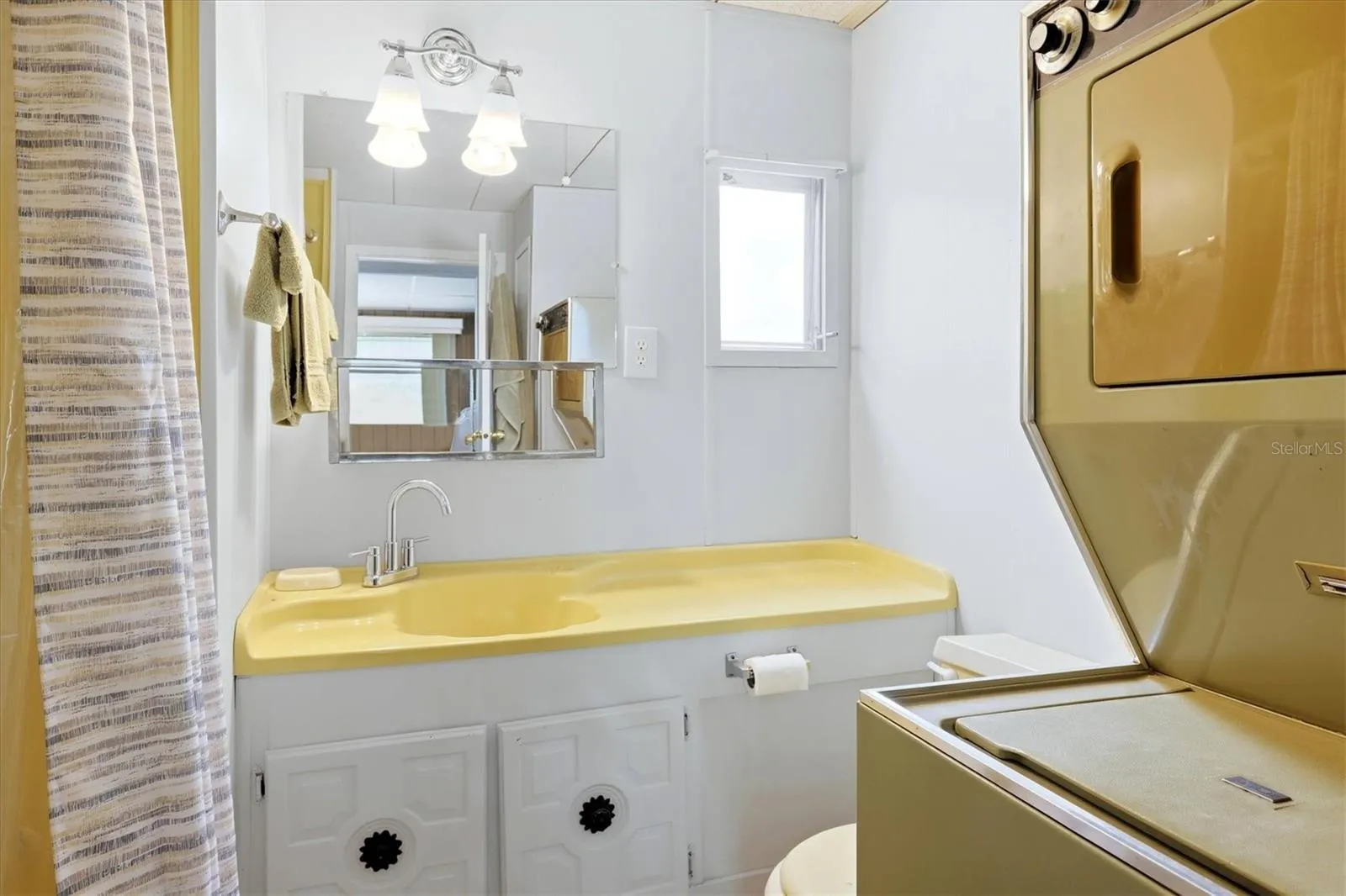 Primary Bathroom/Stackable washer/dryer